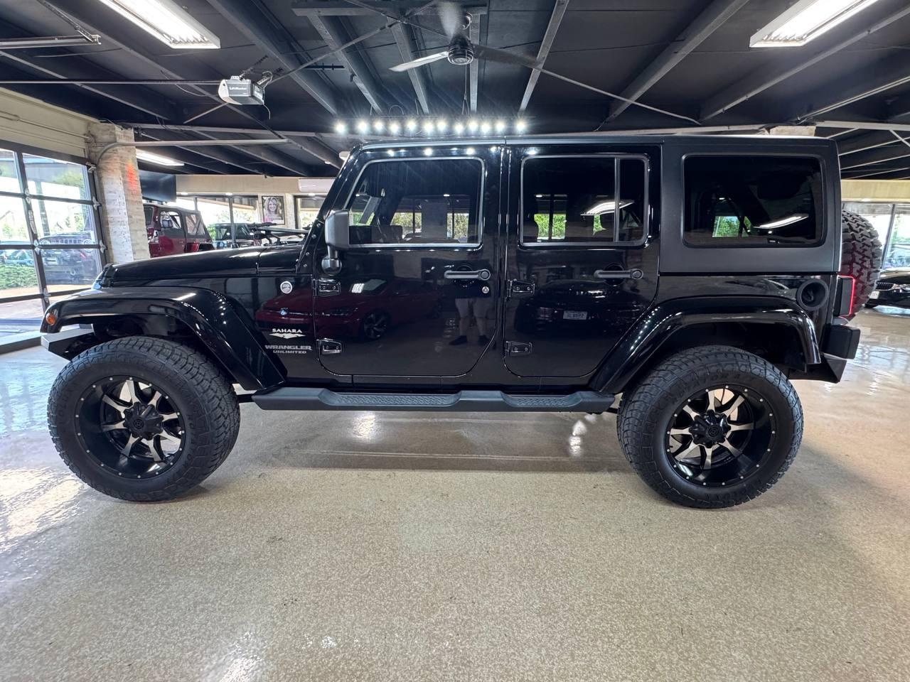 Jeep Wrangler Unlimited 4WD 4dr Sahara 2014