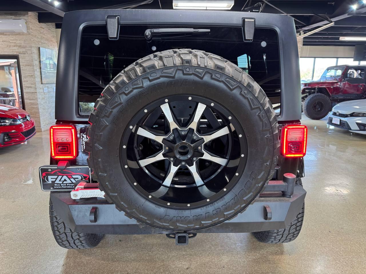 Jeep Wrangler Unlimited 4WD 4dr Sahara 2014