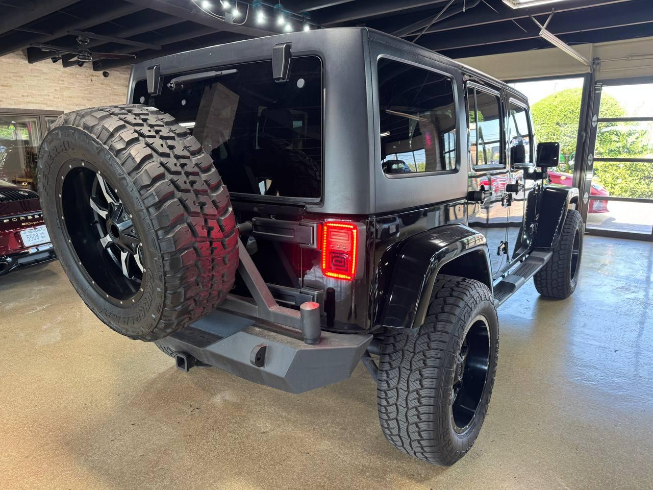 Jeep Wrangler Unlimited 4WD 4dr Sahara 2014