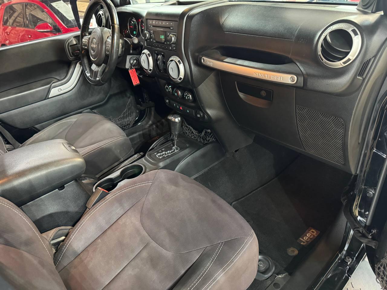 Jeep Wrangler Unlimited 4WD 4dr Sahara 2014