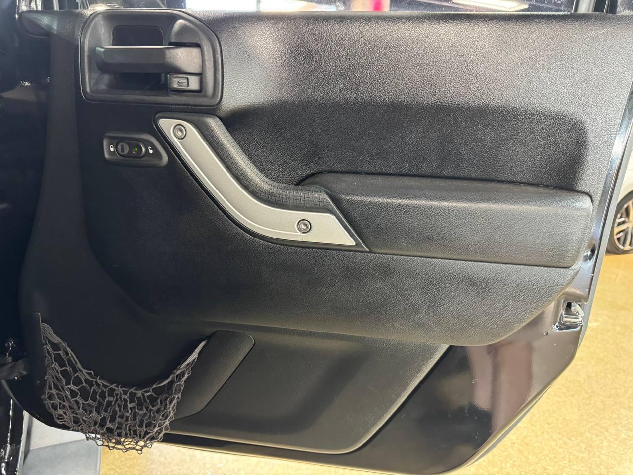Jeep Wrangler Unlimited 4WD 4dr Sahara 2014