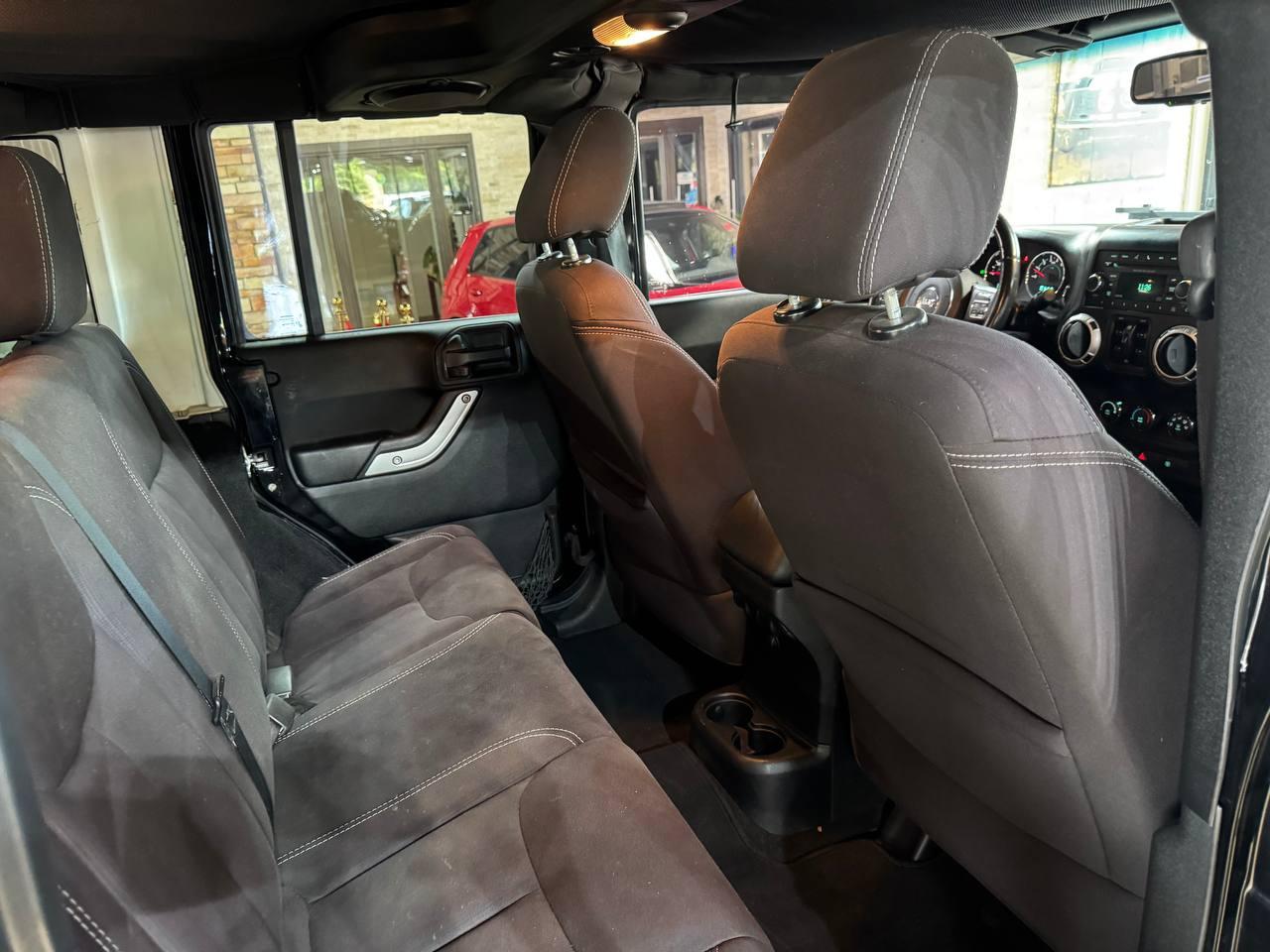 Jeep Wrangler Unlimited 4WD 4dr Sahara 2014