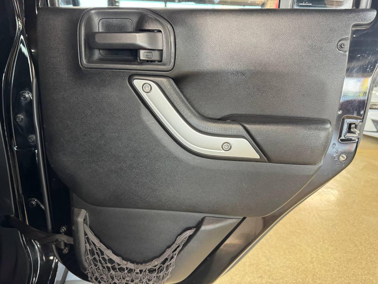 Jeep Wrangler Unlimited 4WD 4dr Sahara 2014