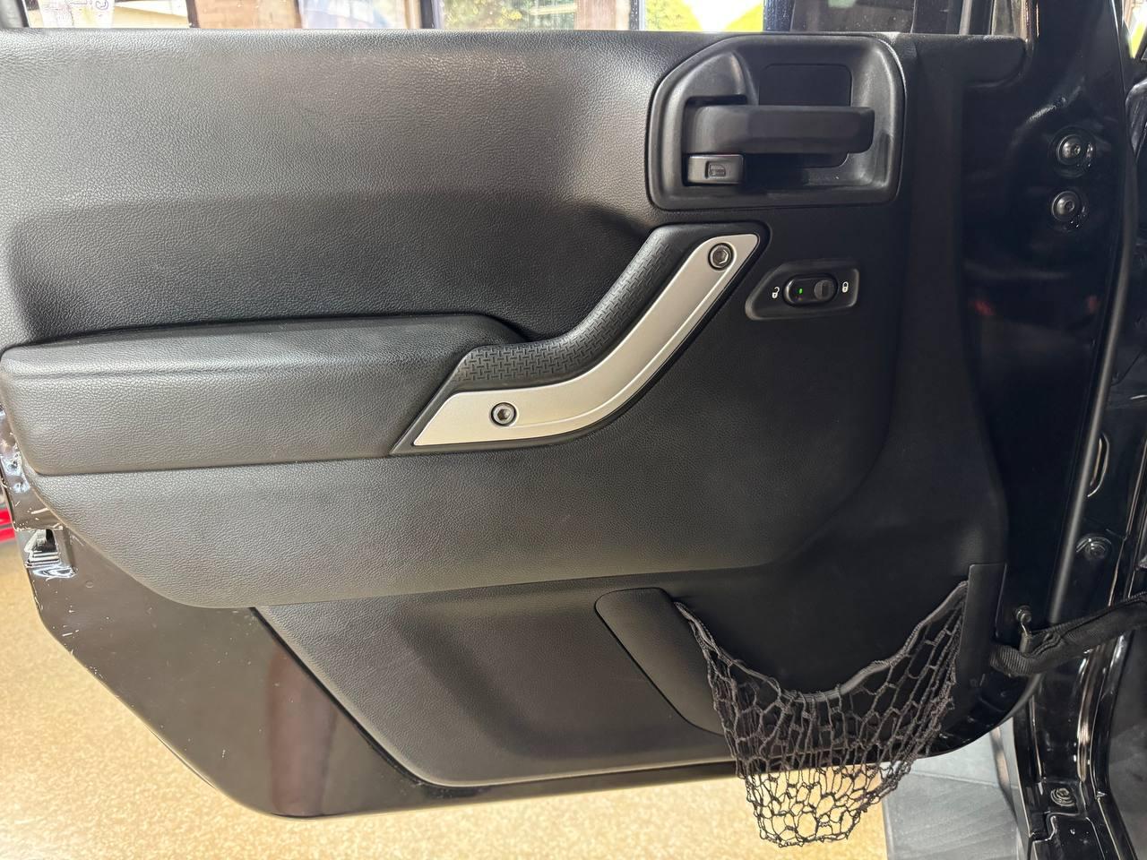 Jeep Wrangler Unlimited 4WD 4dr Sahara 2014