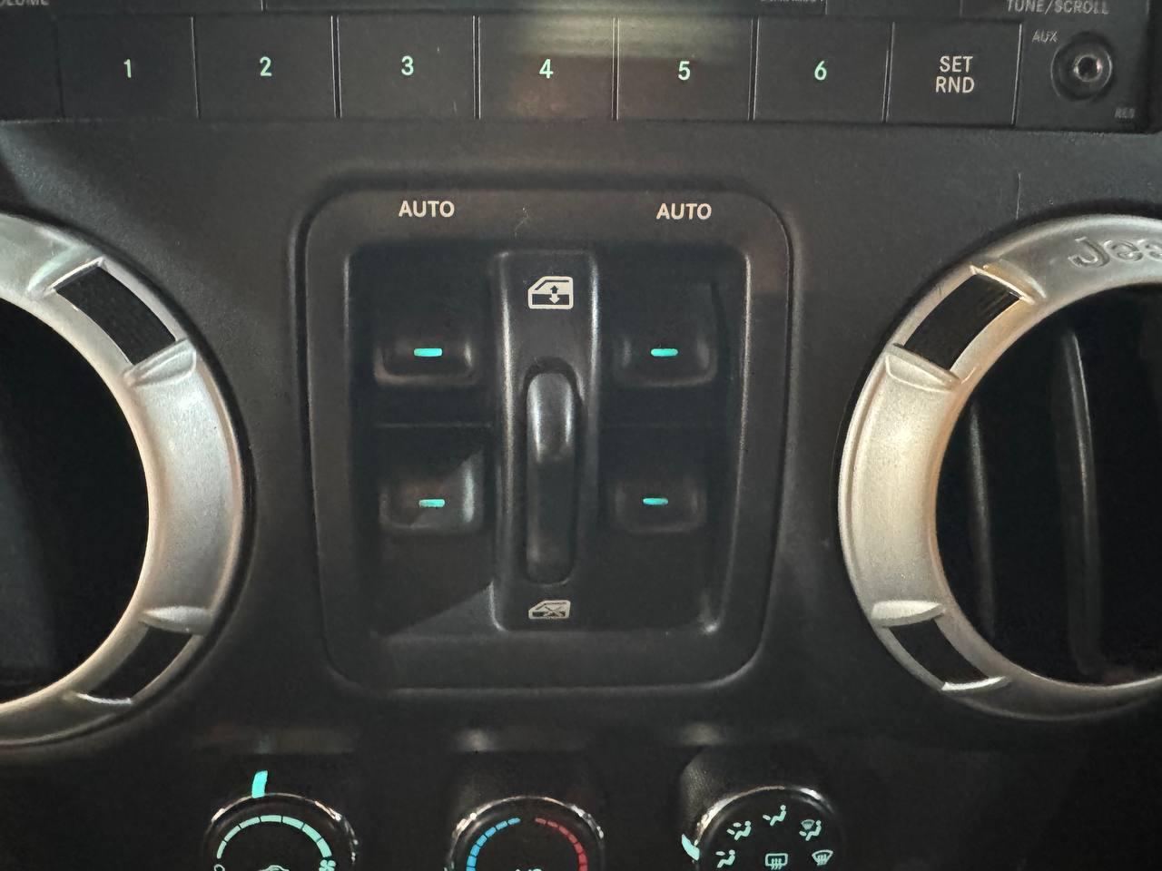Jeep Wrangler Unlimited 4WD 4dr Sahara 2014