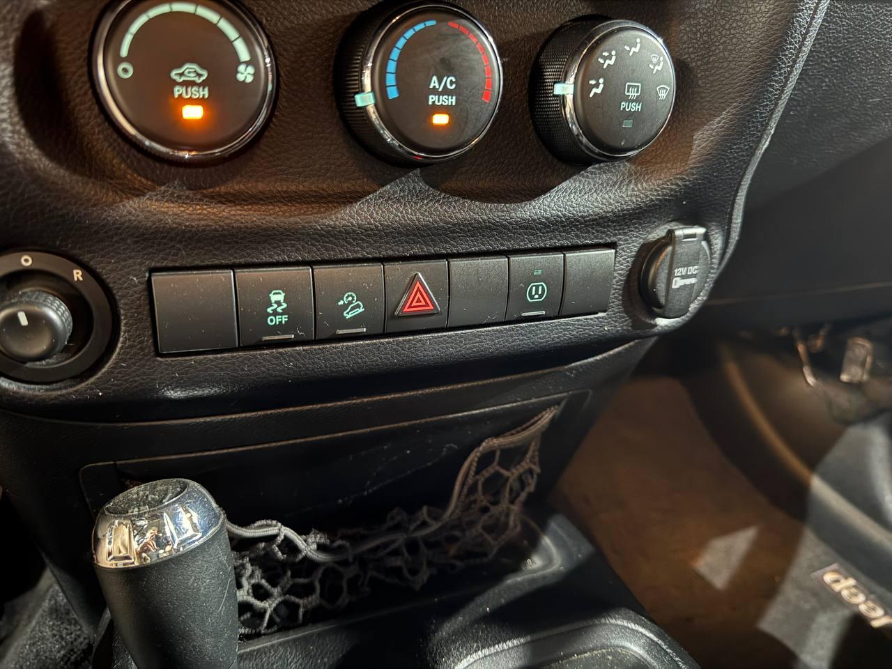 Jeep Wrangler Unlimited 4WD 4dr Sahara 2014