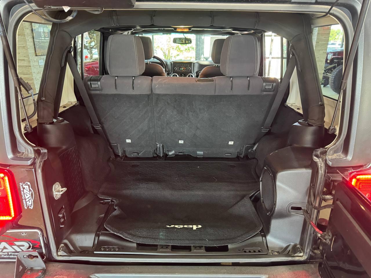 Jeep Wrangler Unlimited 4WD 4dr Sahara 2014