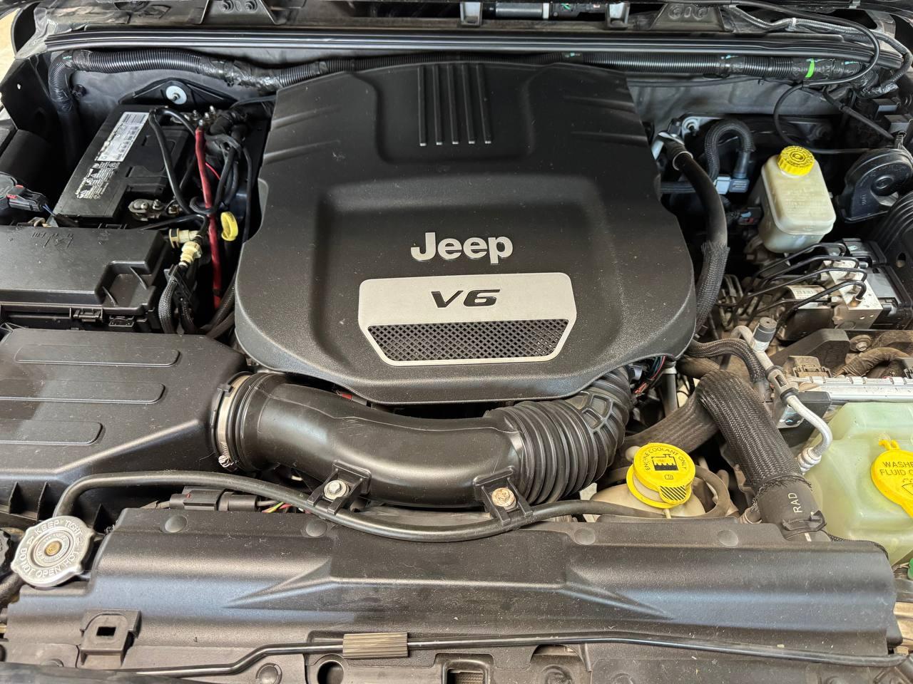 Jeep Wrangler Unlimited 4WD 4dr Sahara 2014