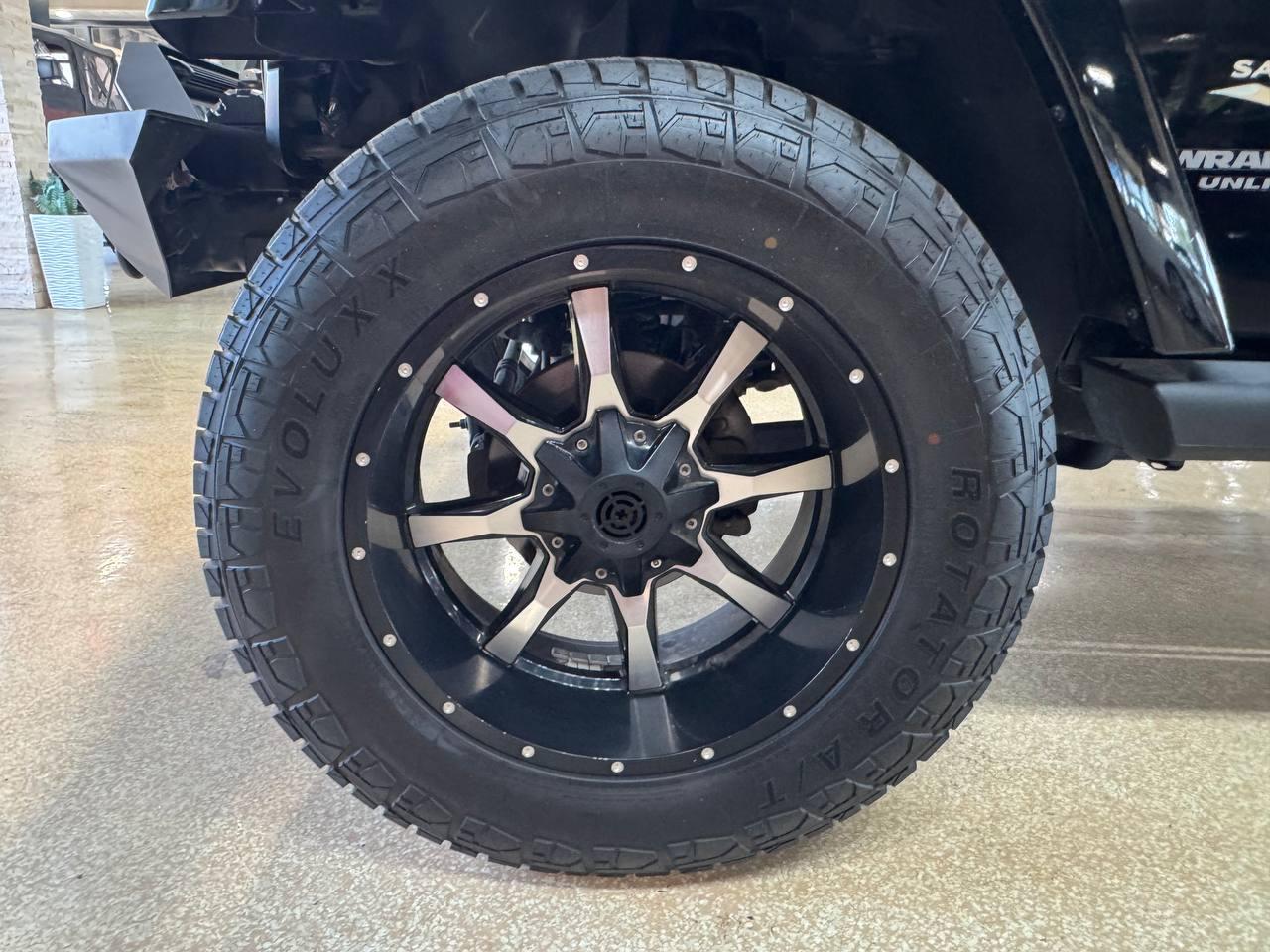 Jeep Wrangler Unlimited 4WD 4dr Sahara 2014