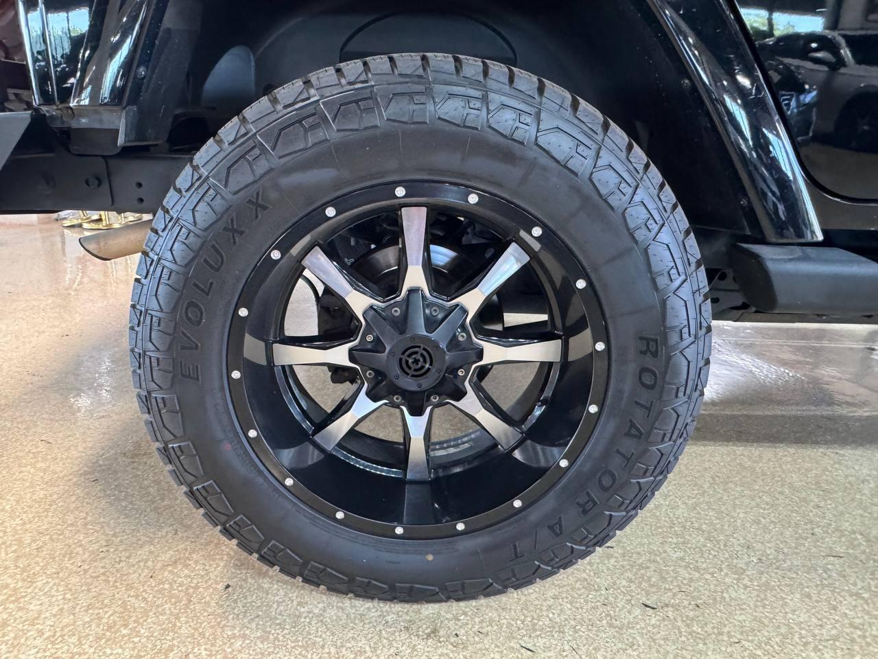 Jeep Wrangler Unlimited 4WD 4dr Sahara 2014