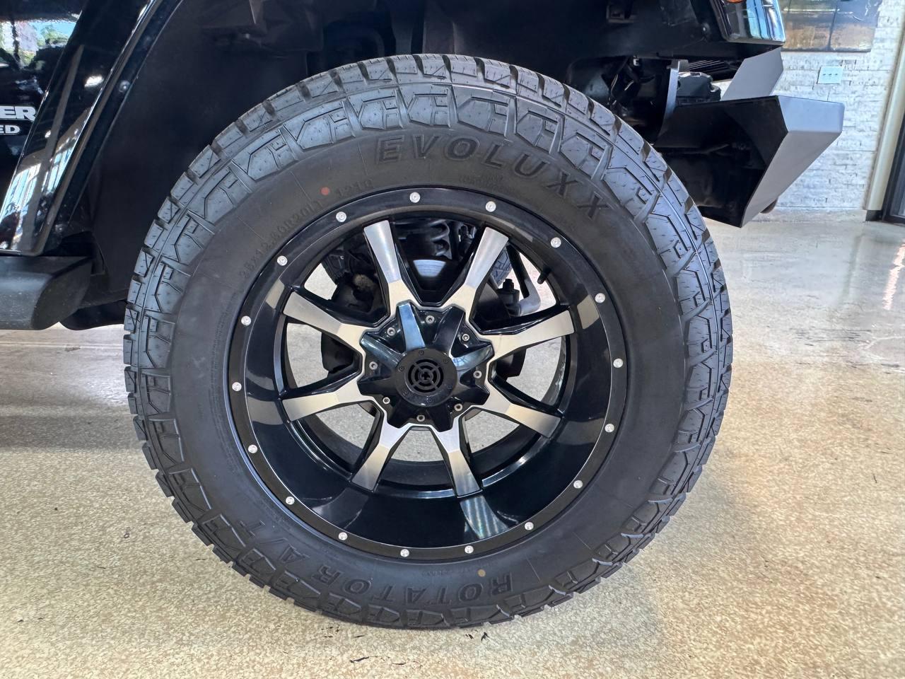 Jeep Wrangler Unlimited 4WD 4dr Sahara 2014