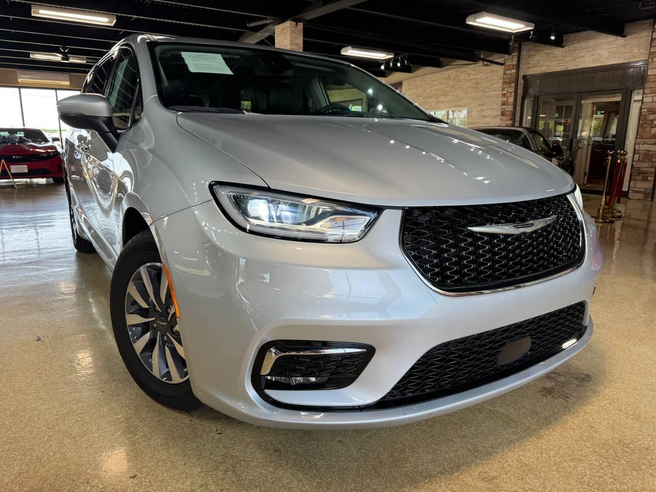 2023 Chrysler Pacifica Hybrid Touring L FWD