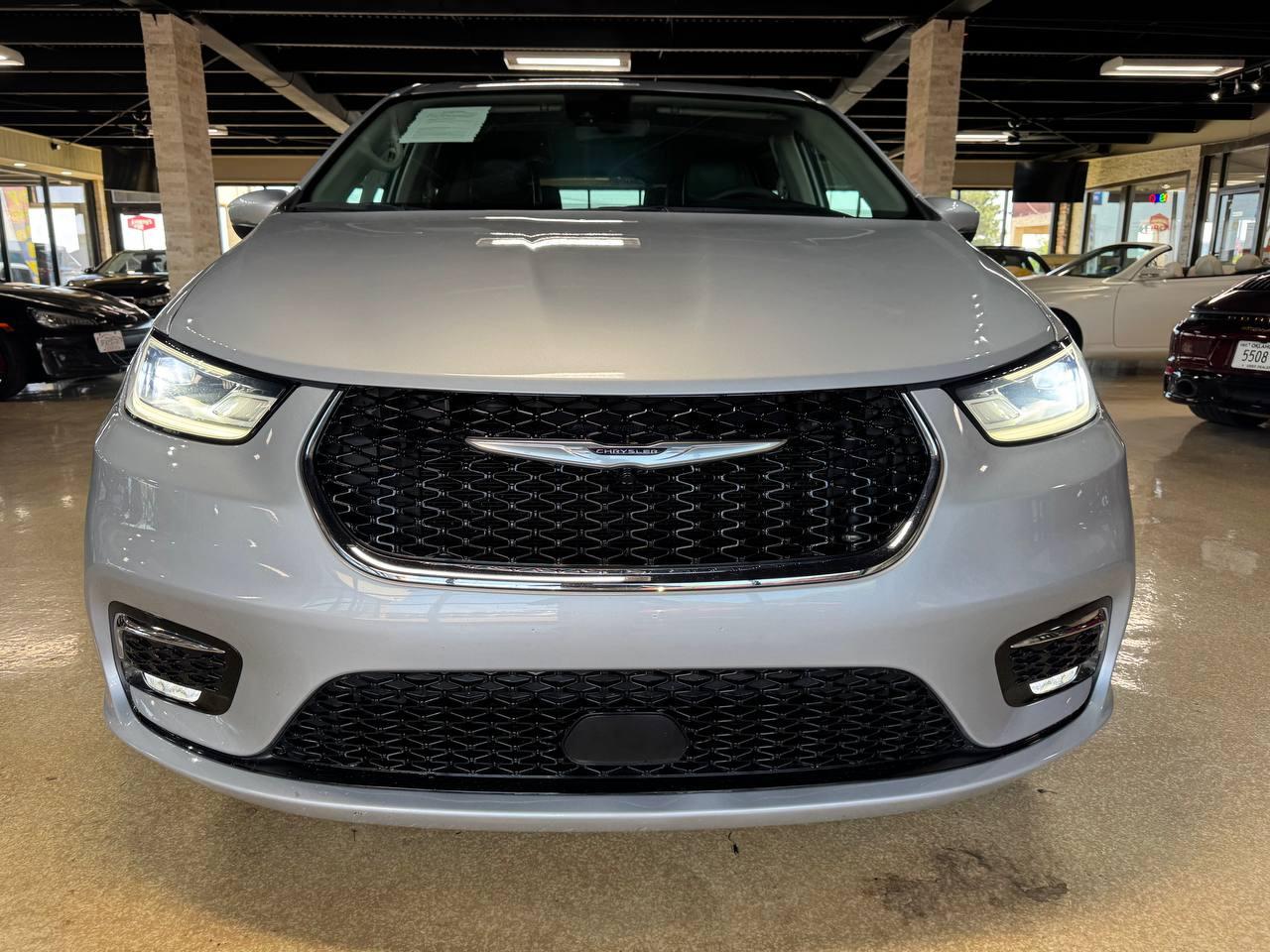 Chrysler Pacifica Hybrid Touring L FWD 2023
