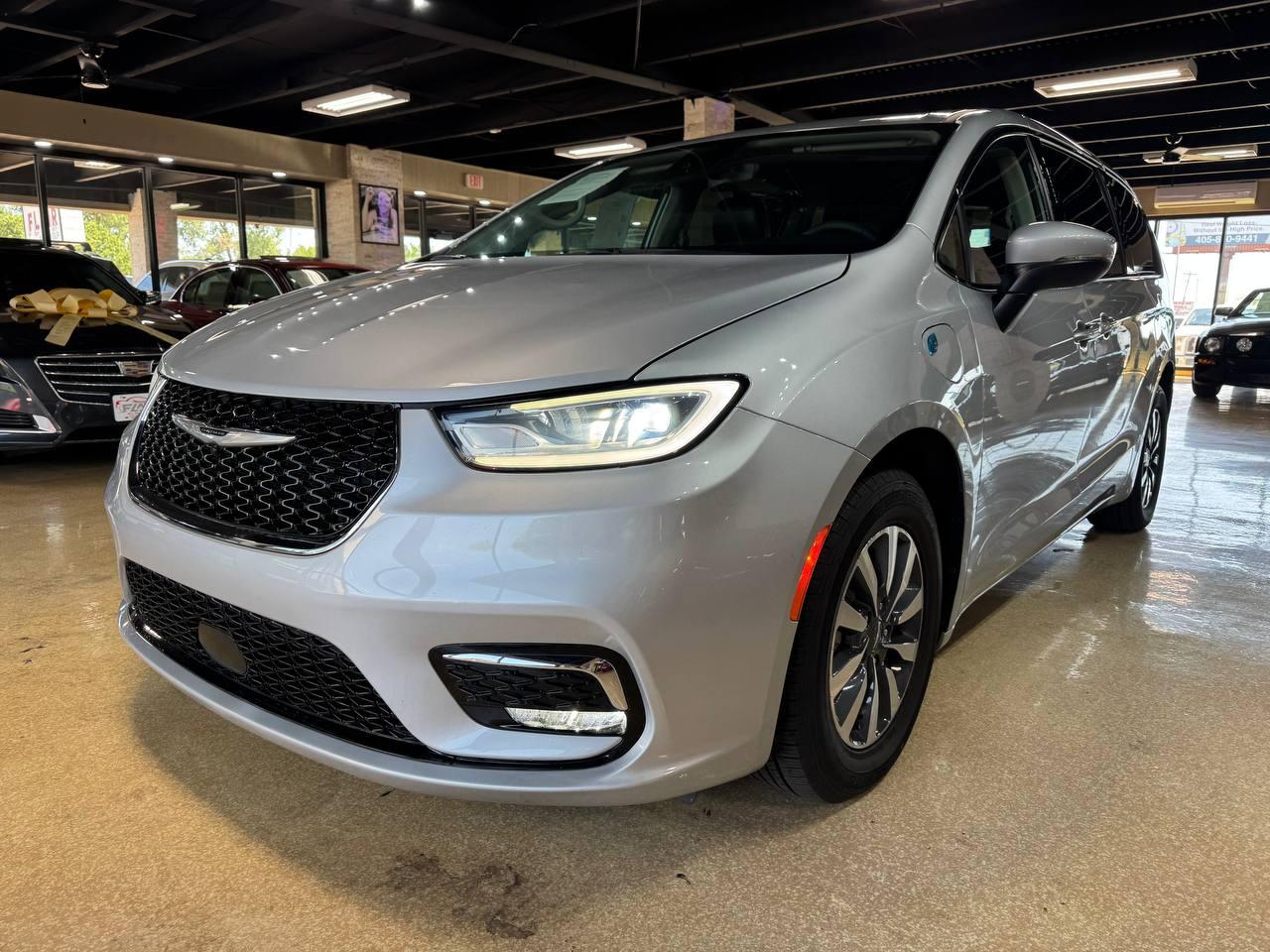 Chrysler Pacifica Hybrid Touring L FWD 2023