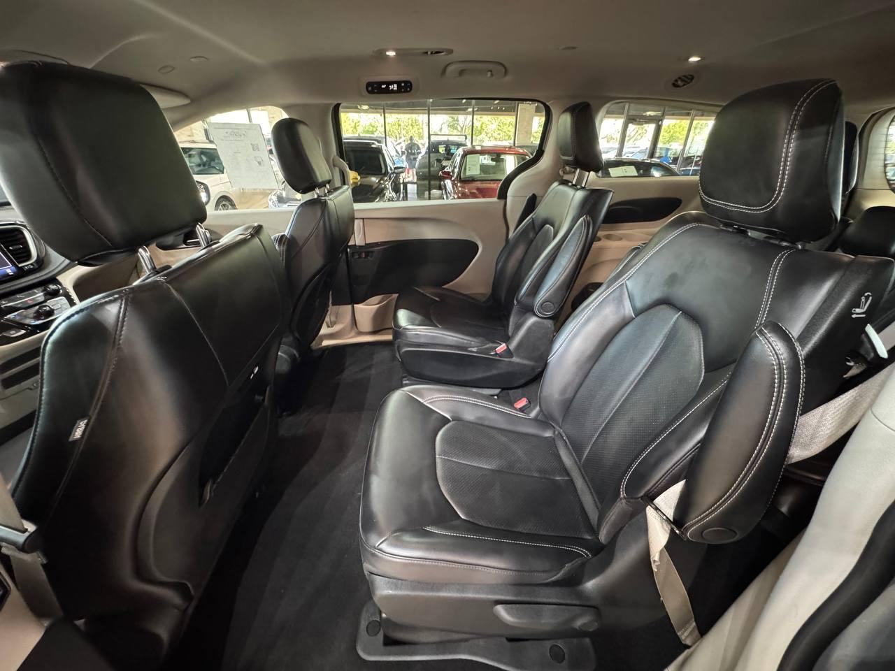 Chrysler Pacifica Hybrid Touring L FWD 2023