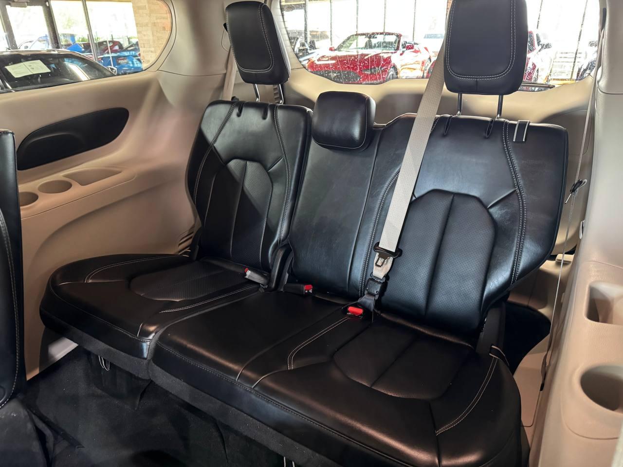 Chrysler Pacifica Hybrid Touring L FWD 2023