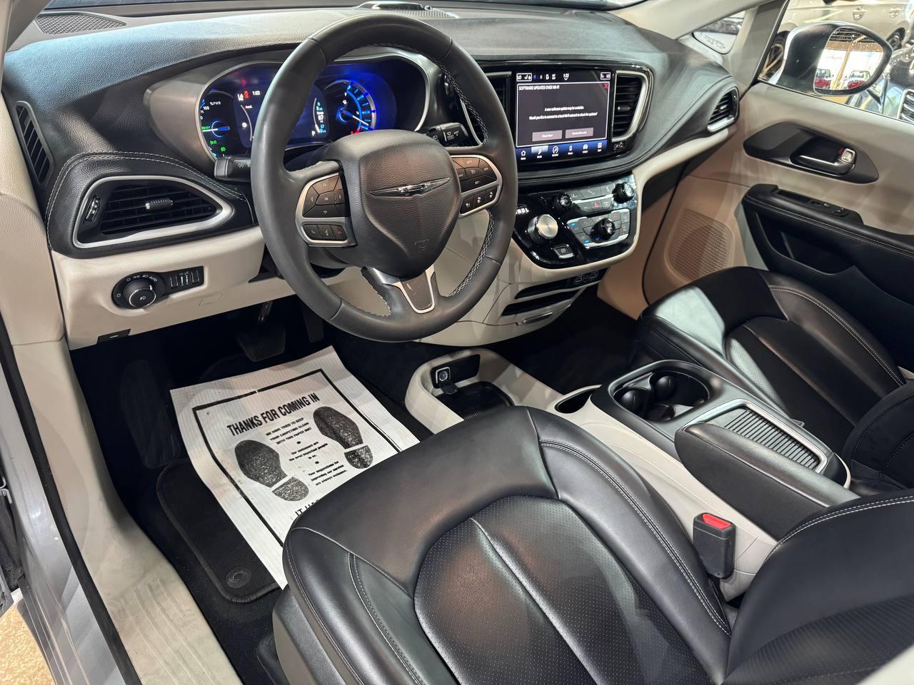 Chrysler Pacifica Hybrid Touring L FWD 2023