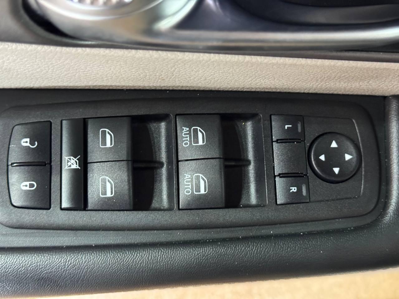 Chrysler Pacifica Hybrid Touring L FWD 2023