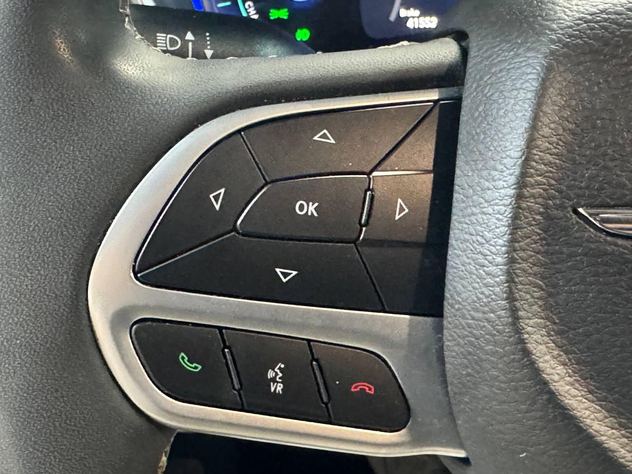 Chrysler Pacifica Hybrid Touring L FWD 2023