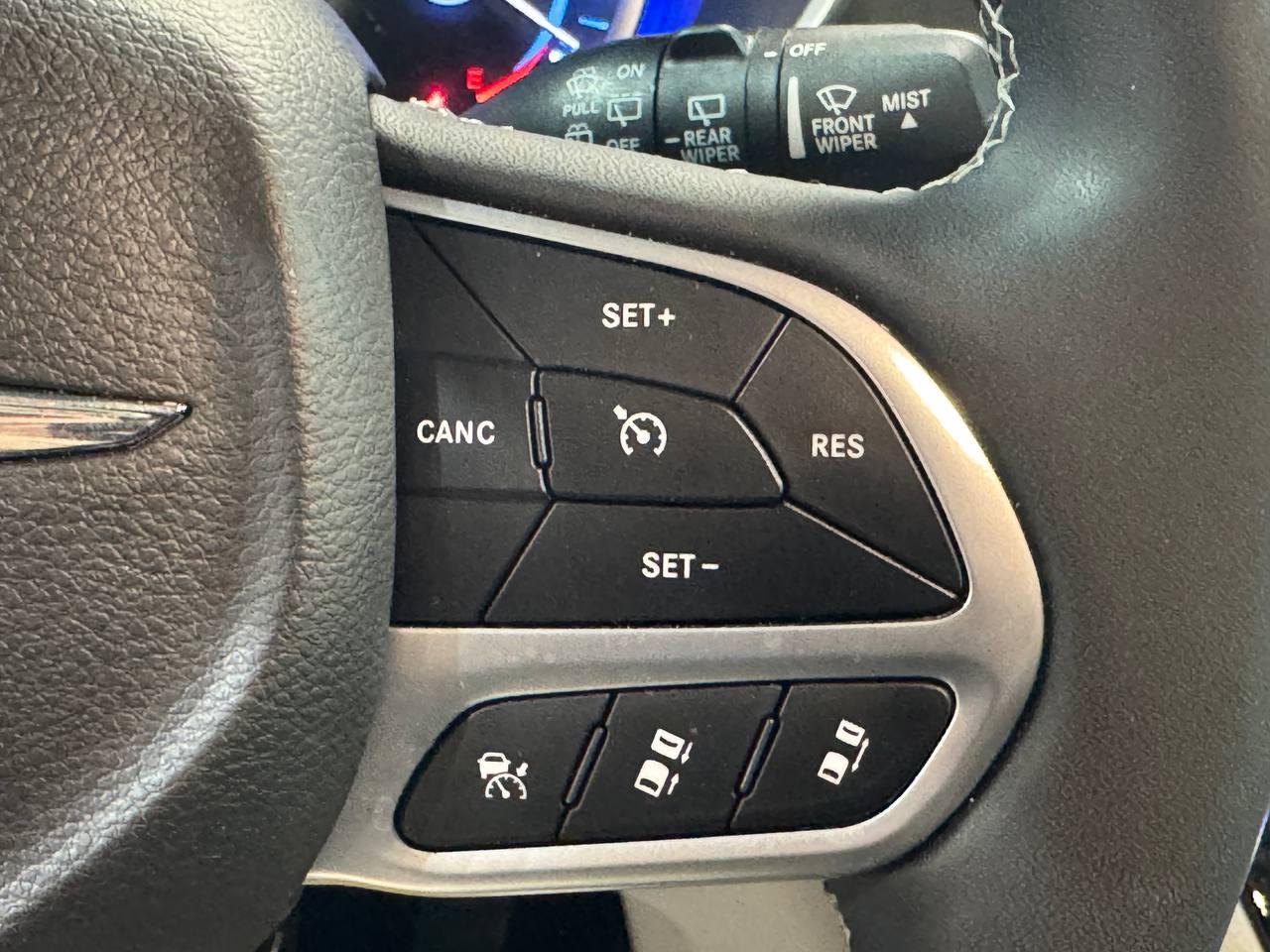 Chrysler Pacifica Hybrid Touring L FWD 2023