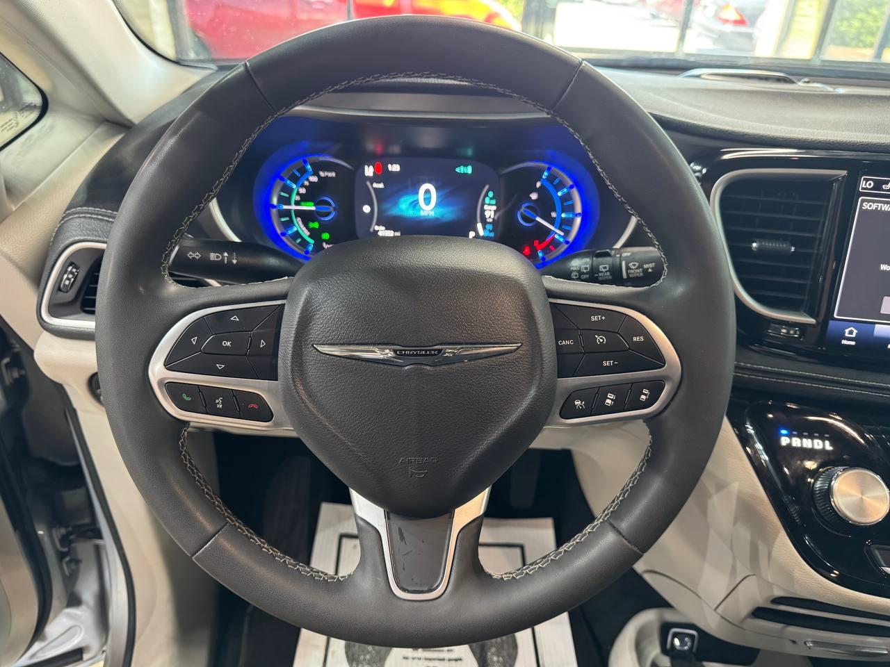 Chrysler Pacifica Hybrid Touring L FWD 2023