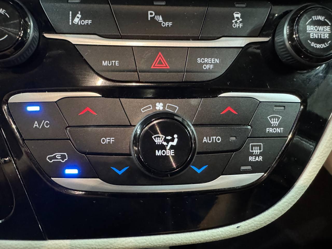 Chrysler Pacifica Hybrid Touring L FWD 2023
