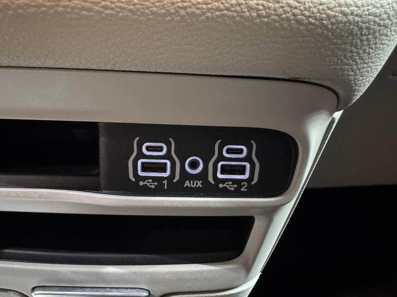 Chrysler Pacifica Hybrid Touring L FWD 2023