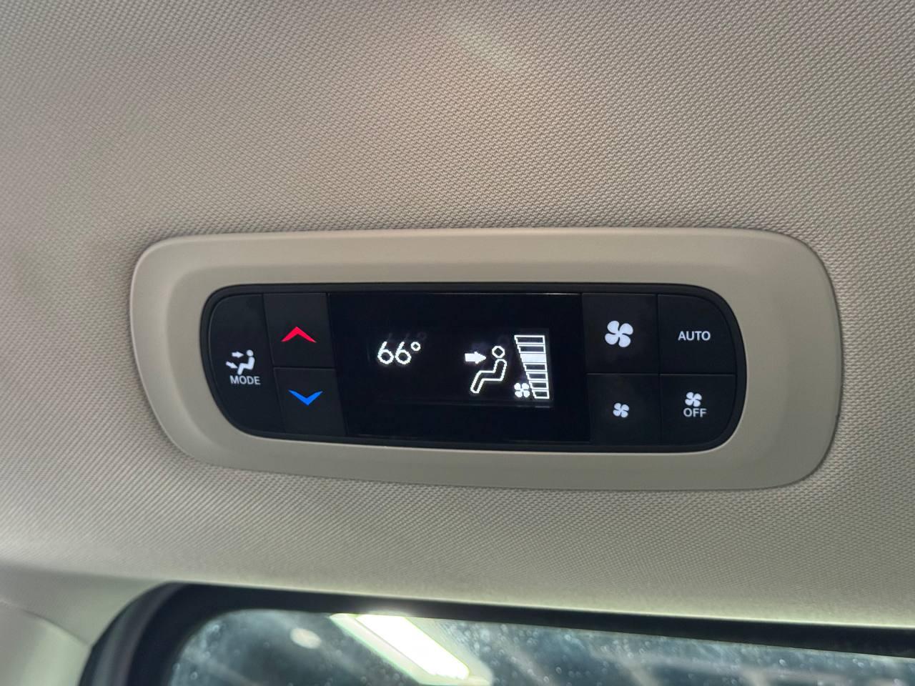Chrysler Pacifica Hybrid Touring L FWD 2023