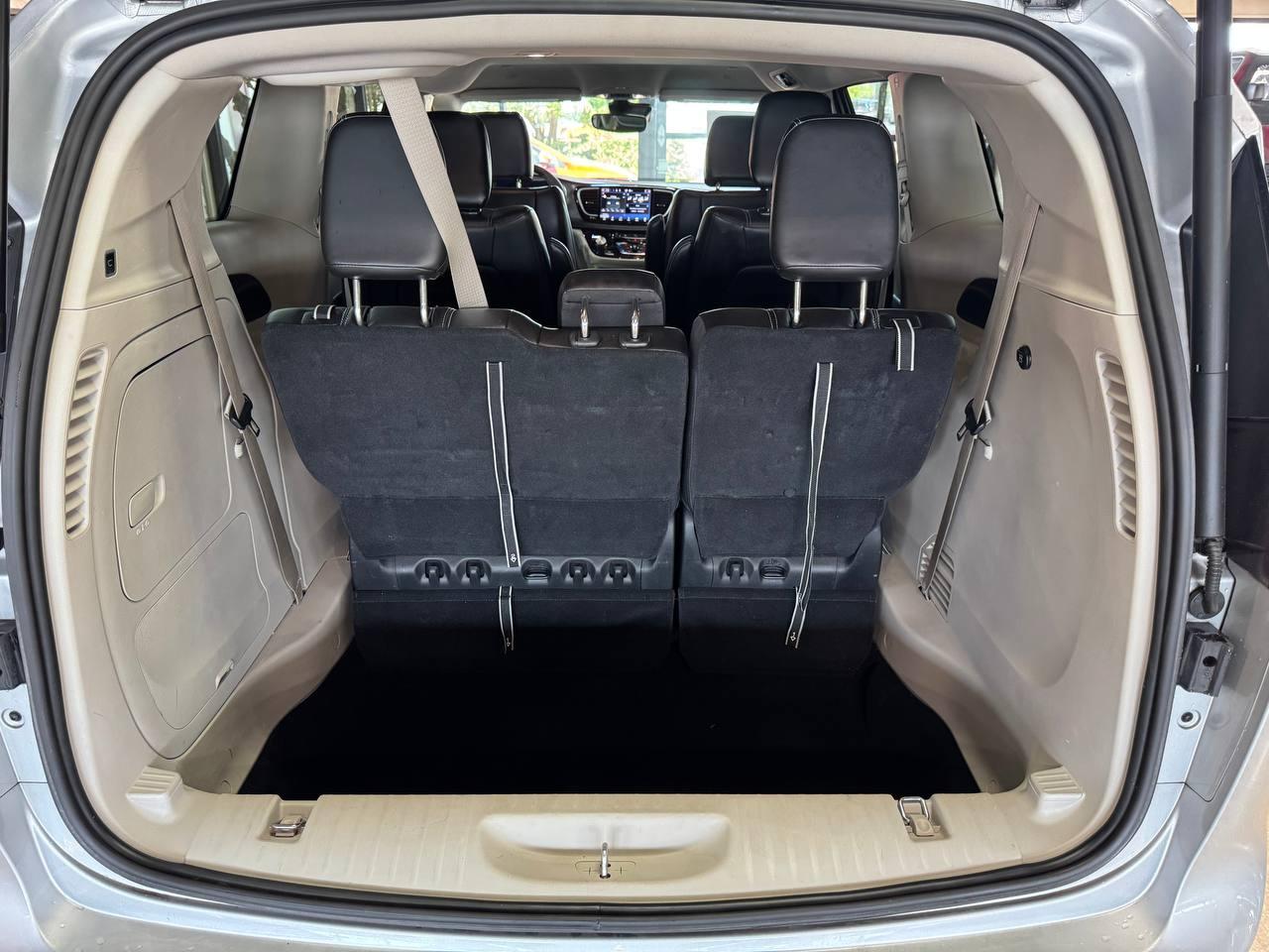 Chrysler Pacifica Hybrid Touring L FWD 2023