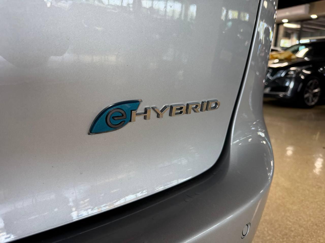Chrysler Pacifica Hybrid Touring L FWD 2023