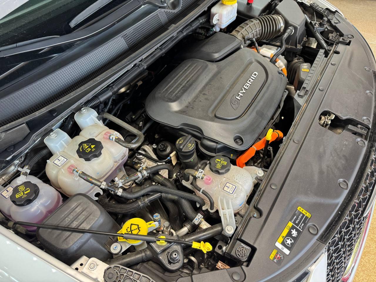 Chrysler Pacifica Hybrid Touring L FWD 2023