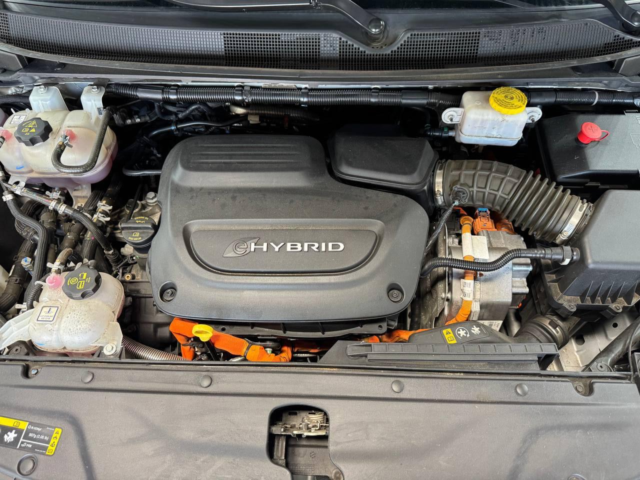 Chrysler Pacifica Hybrid Touring L FWD 2023