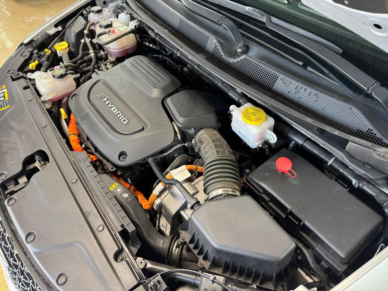 Chrysler Pacifica Hybrid Touring L FWD 2023
