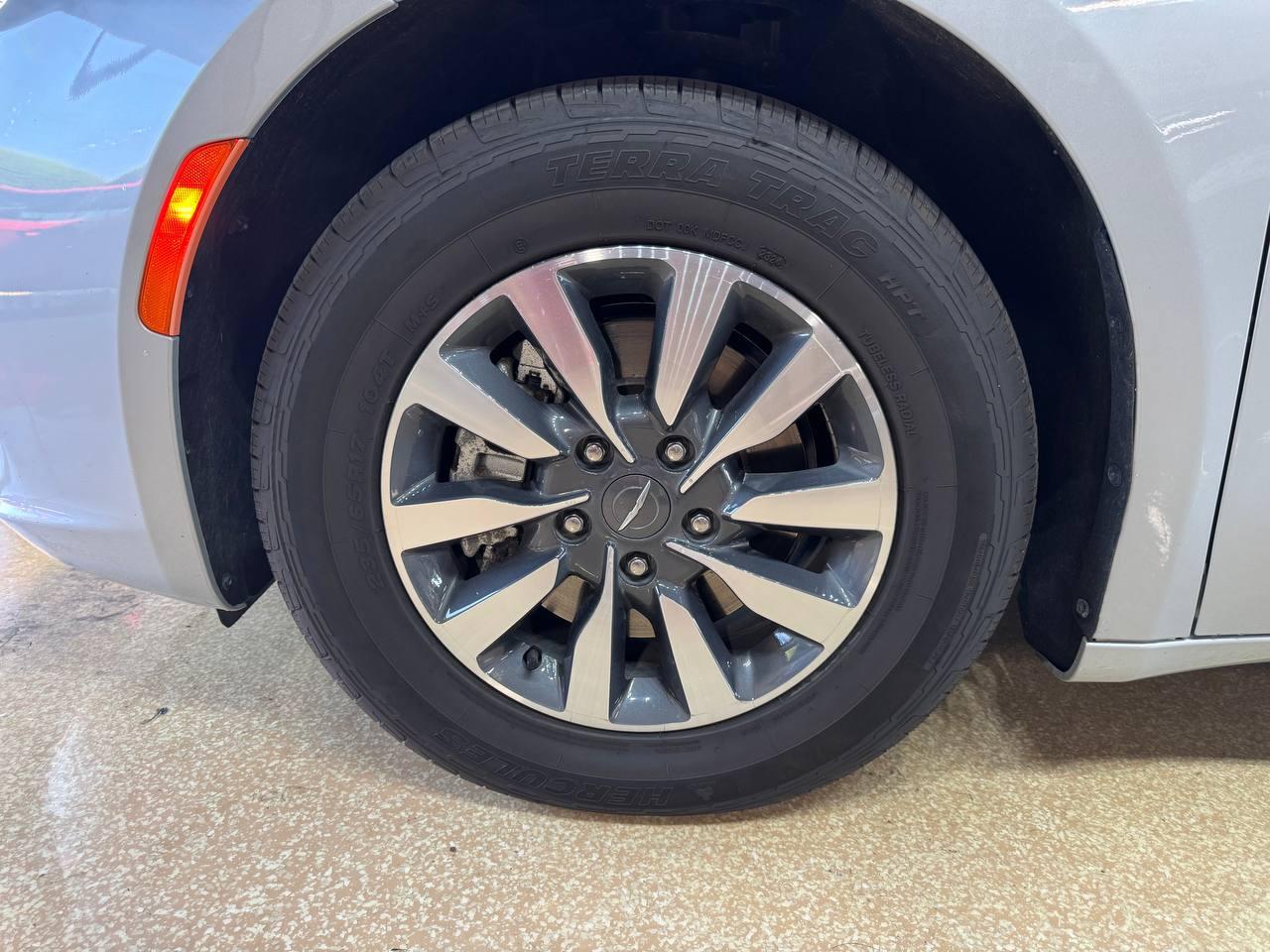 Chrysler Pacifica Hybrid Touring L FWD 2023