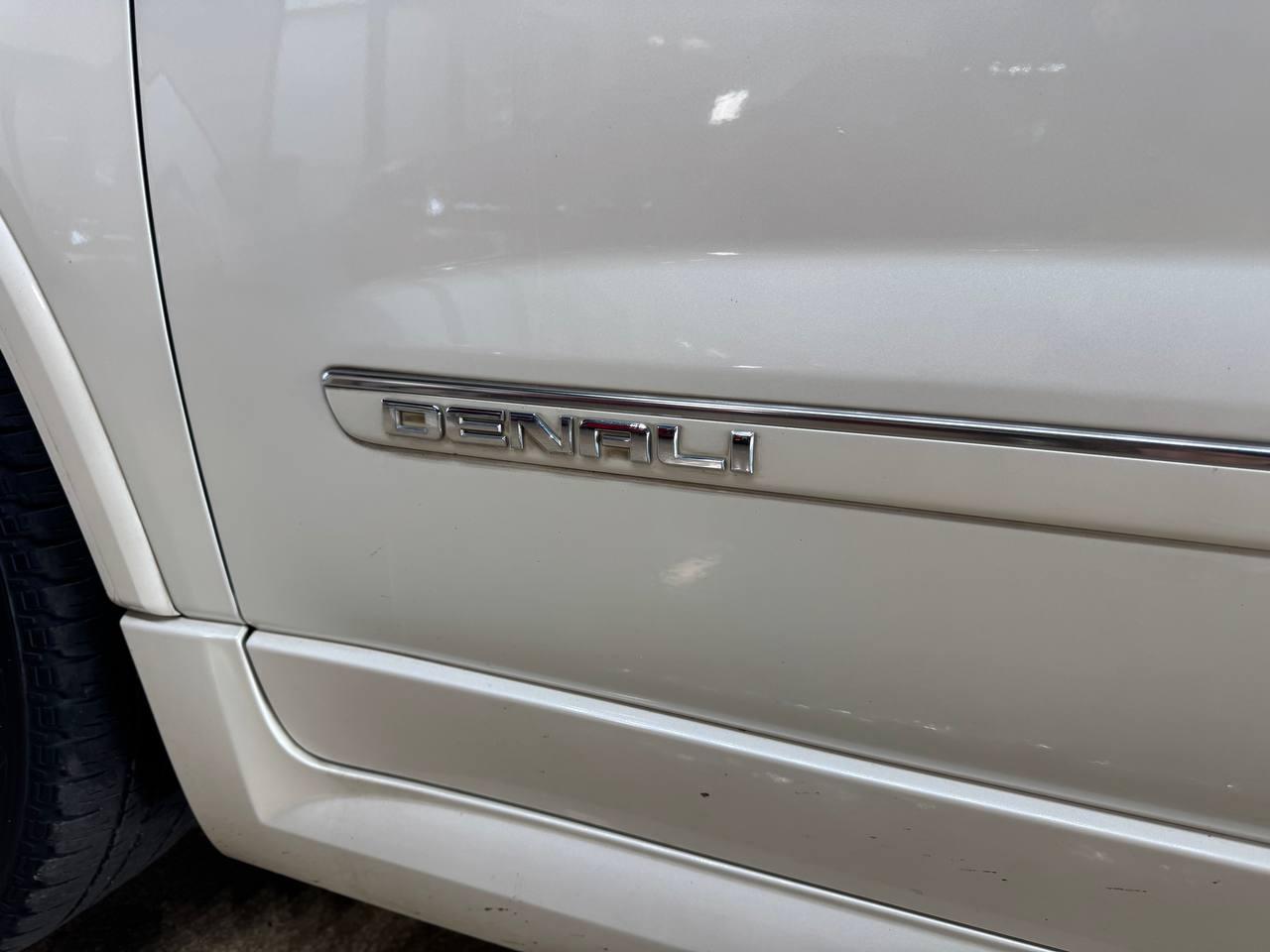 GMC Acadia AWD 4dr Denali 2012