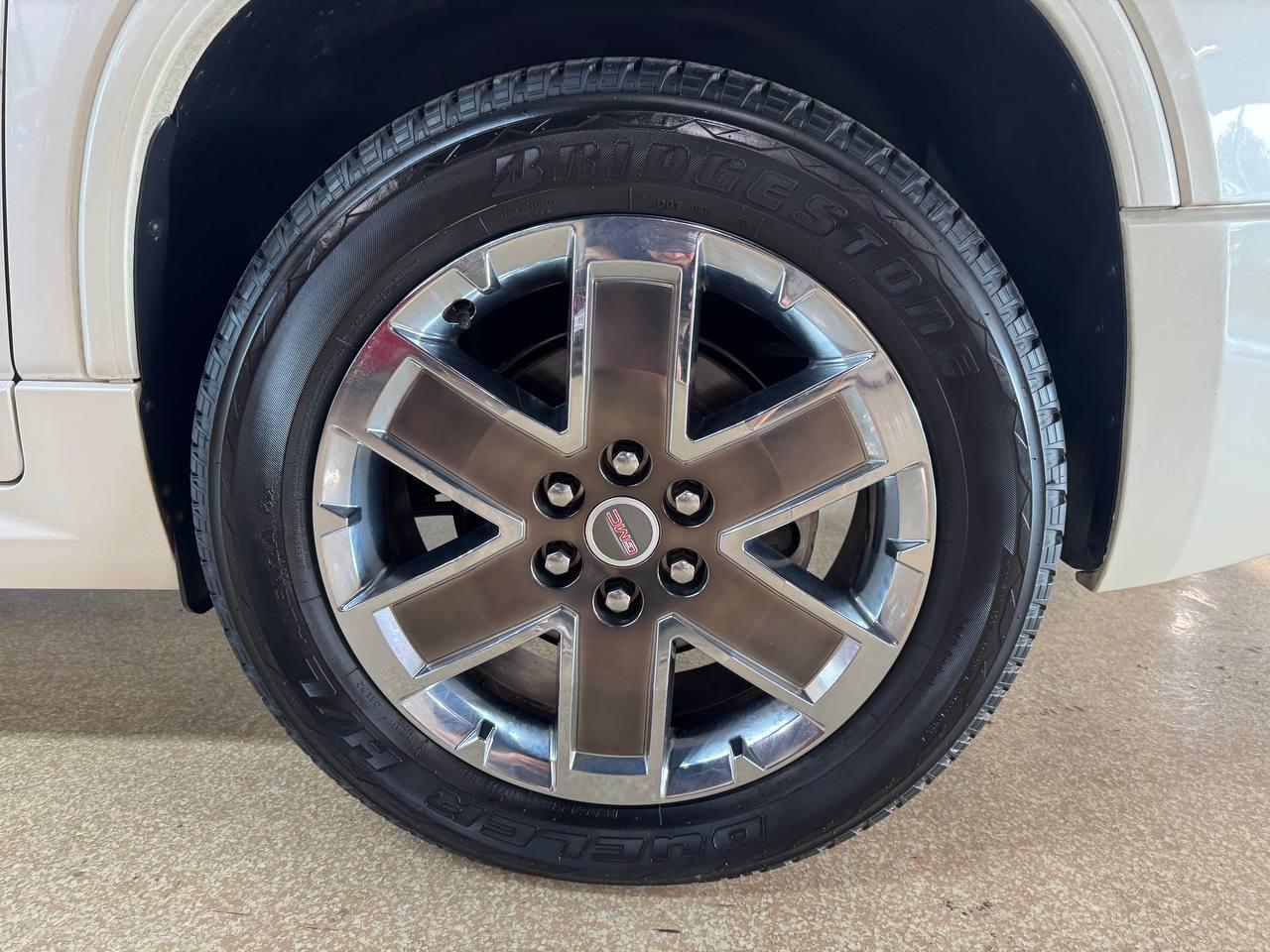 GMC Acadia AWD 4dr Denali 2012