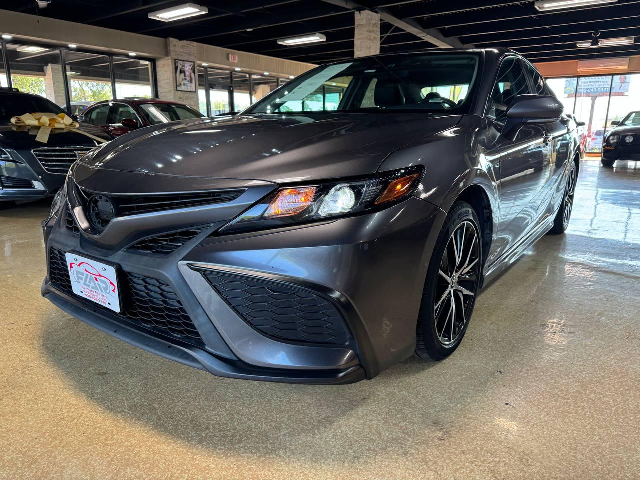 Toyota Camry SE Auto (Natl) 2022