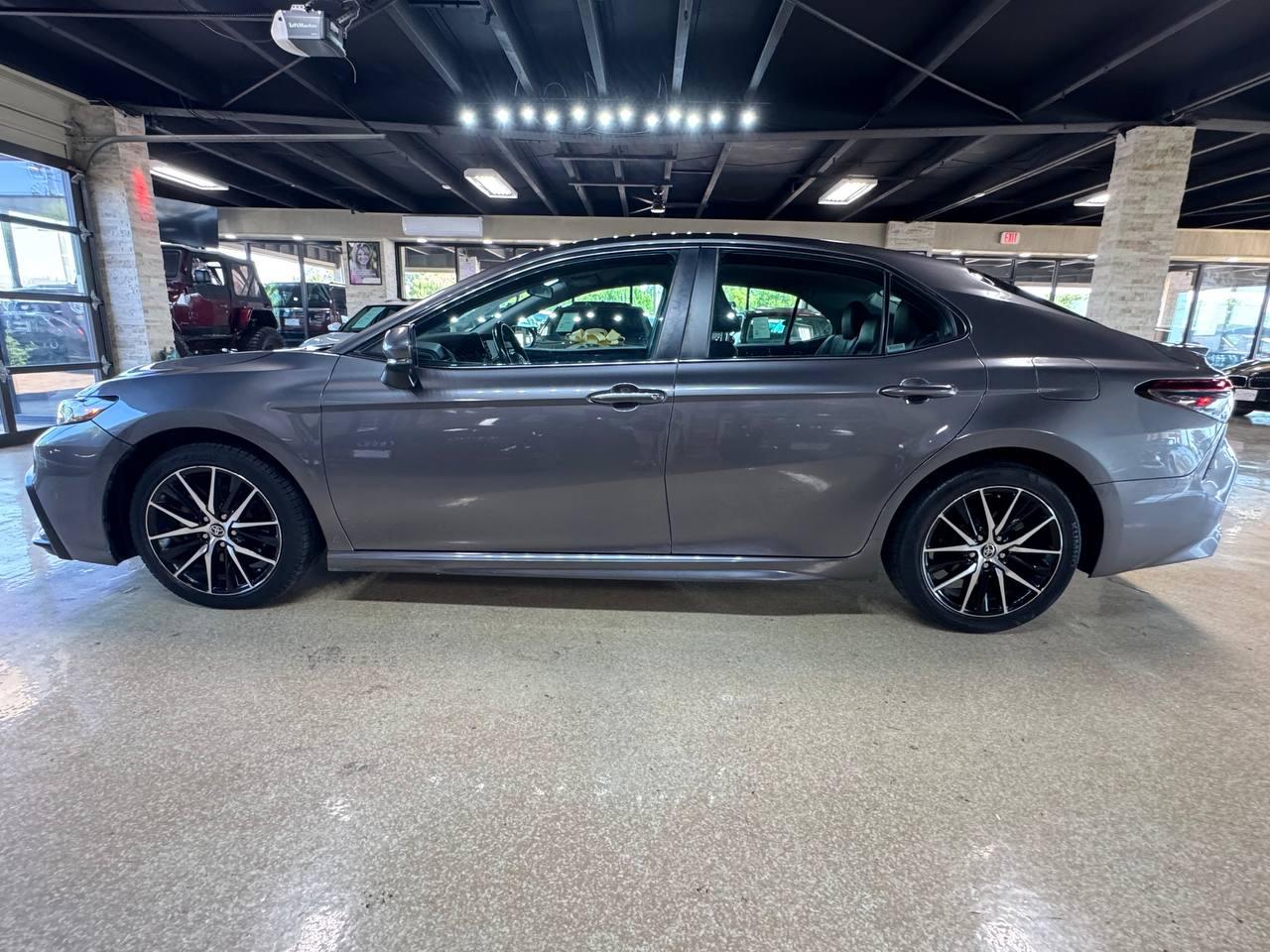 Toyota Camry SE Auto (Natl) 2022