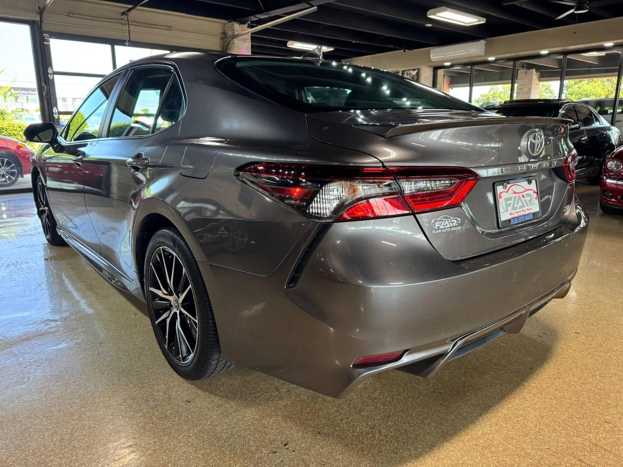 Toyota Camry SE Auto (Natl) 2022