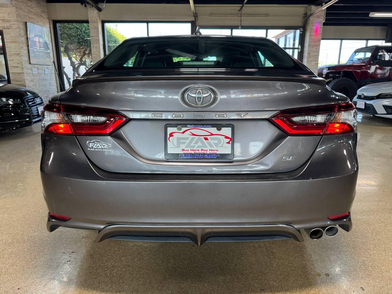 Toyota Camry SE Auto (Natl) 2022