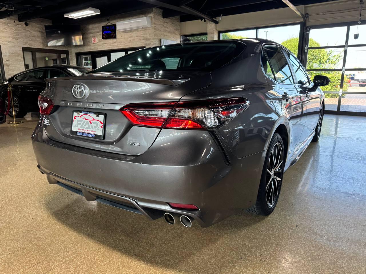 Toyota Camry SE Auto (Natl) 2022