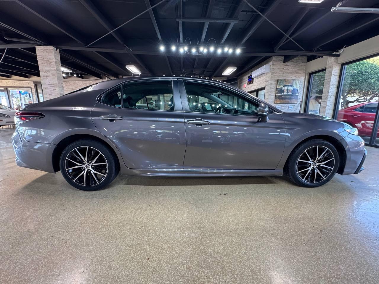 Toyota Camry SE Auto (Natl) 2022