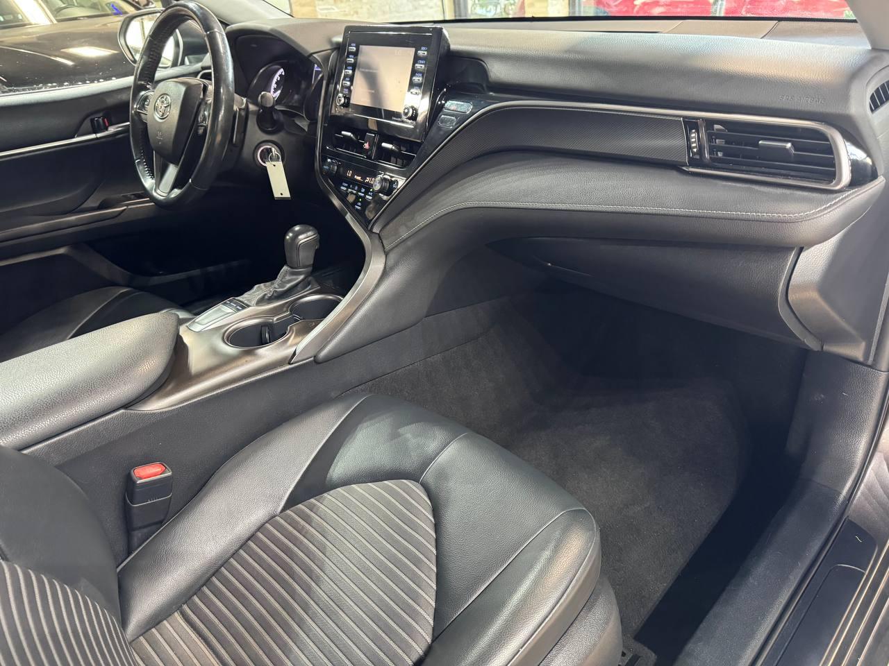 Toyota Camry SE Auto (Natl) 2022