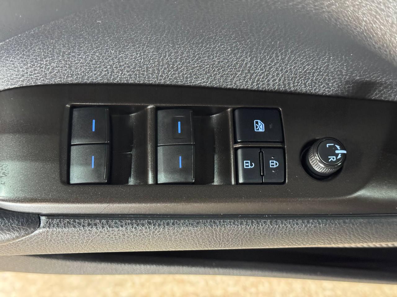 Toyota Camry SE Auto (Natl) 2022
