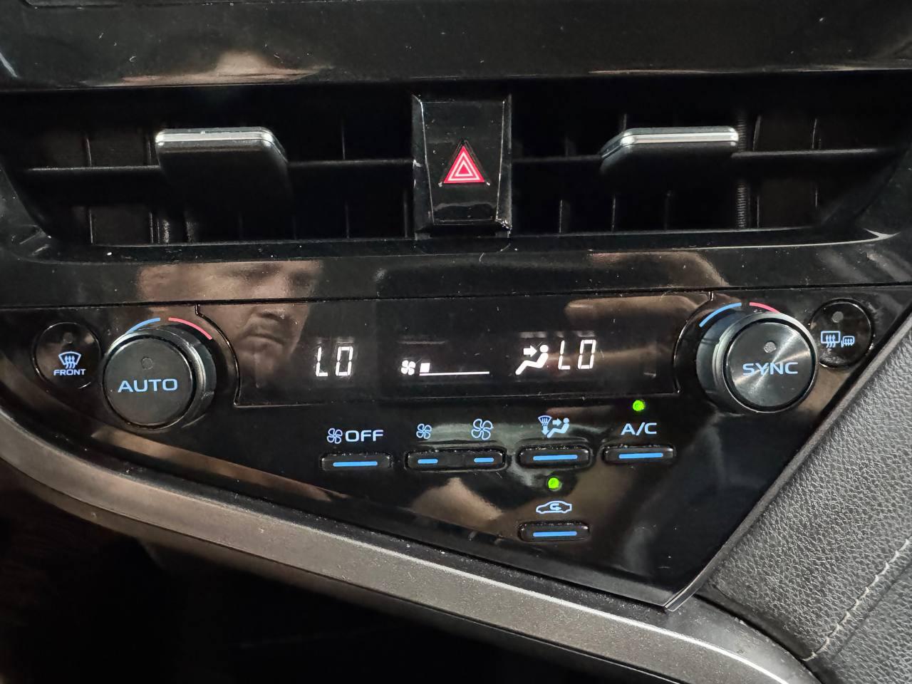 Toyota Camry SE Auto (Natl) 2022