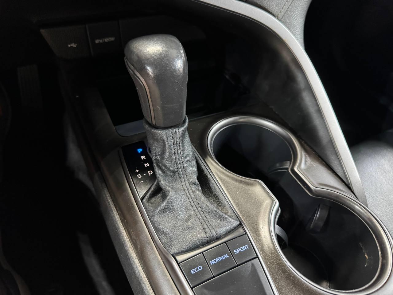 Toyota Camry SE Auto (Natl) 2022