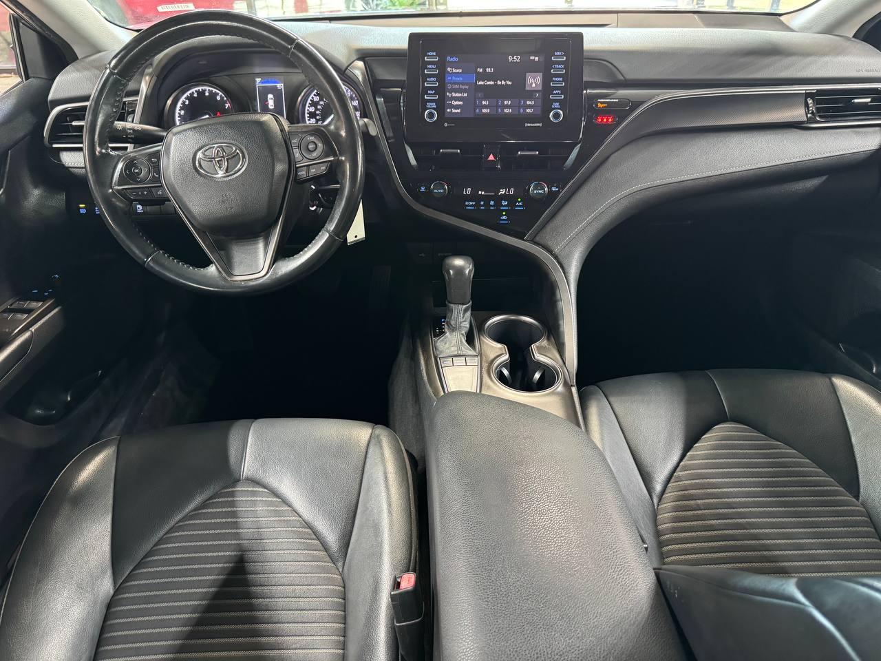 Toyota Camry SE Auto (Natl) 2022