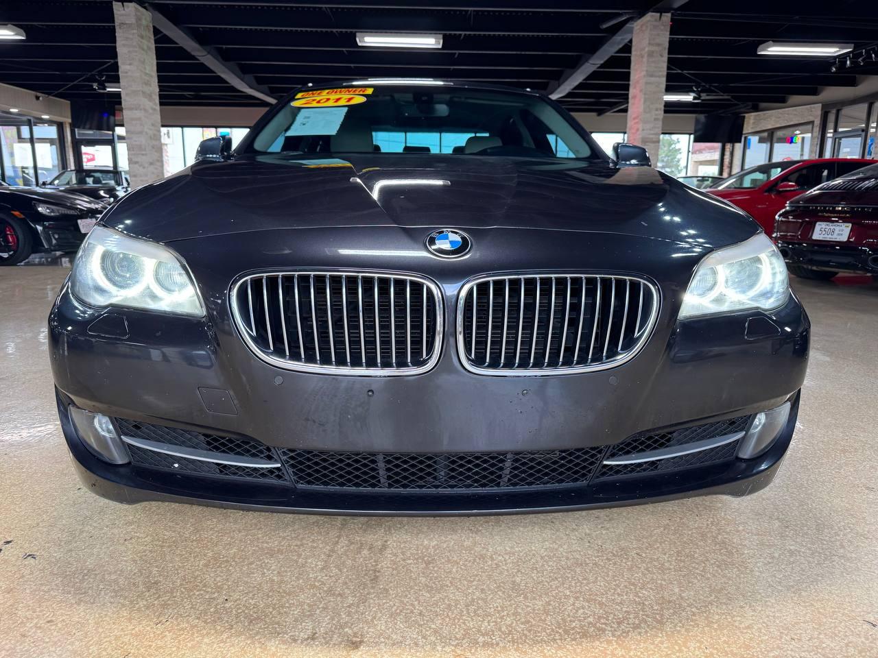 BMW 5 Series 4dr Sdn 528i RWD 2011