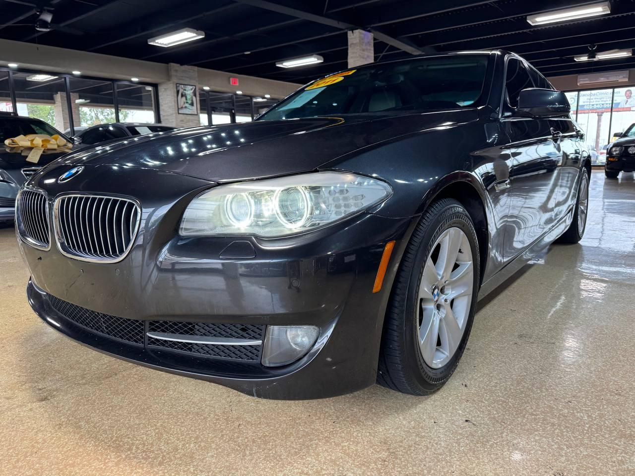 BMW 5 Series 4dr Sdn 528i RWD 2011