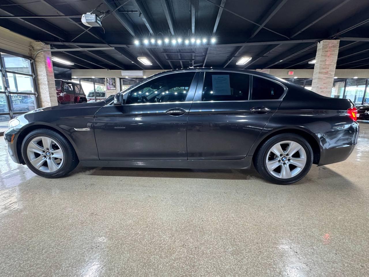 BMW 5 Series 4dr Sdn 528i RWD 2011